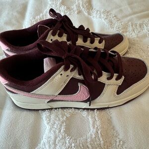 Nike Dunk Low ‘Valentine’s Day’